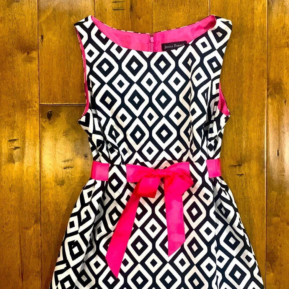 PINK AND BLACK AND WHITE JESSICA HOWARD DRESS WITH PINK RIBBON BELT. Sleeveless - Picture 2 of 9